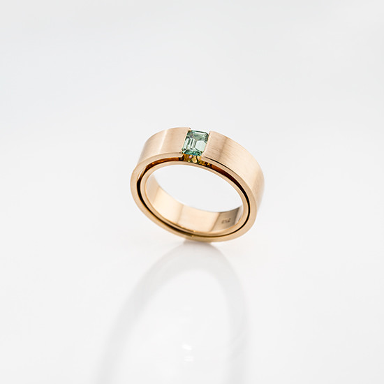 Ring № 07: Gold 750, Diamant Fancy 0,45 Karat